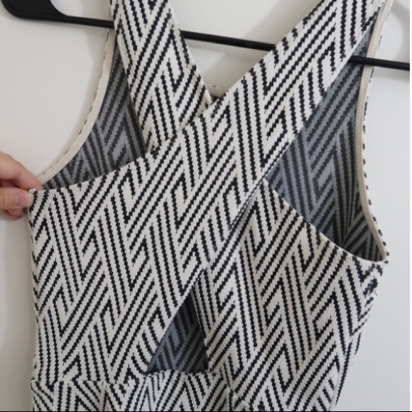 Holister Tribal Print Criss Cross Back Dress - Picture 5 of 5